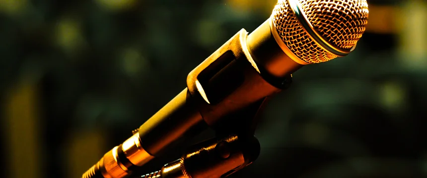 فیدبک میکروفون چیست و چگونه می توان آن را برای همیشه از بین برد؟