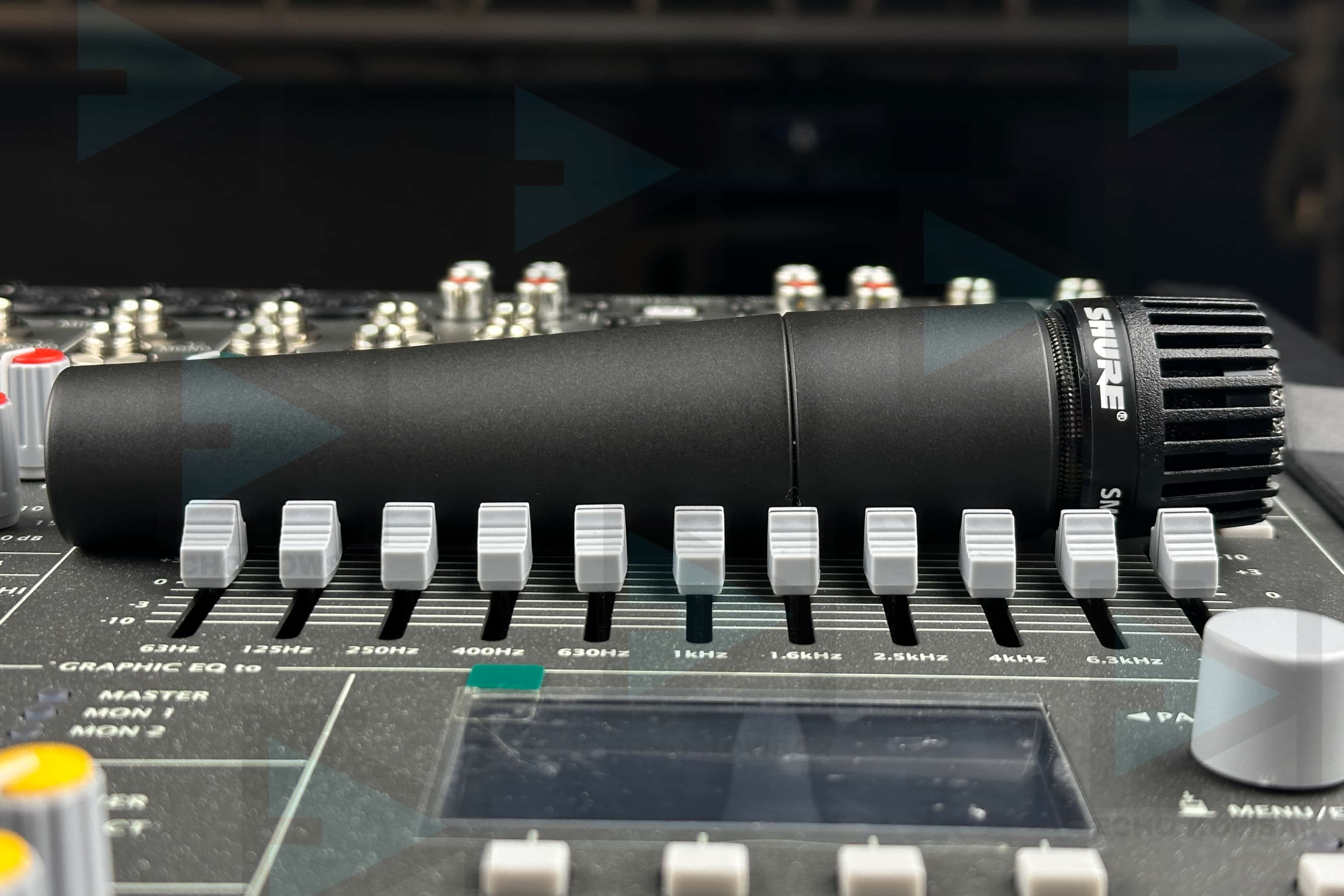 میکروفن SHURE SM57 همه کاره در استویو و اجرای زنده