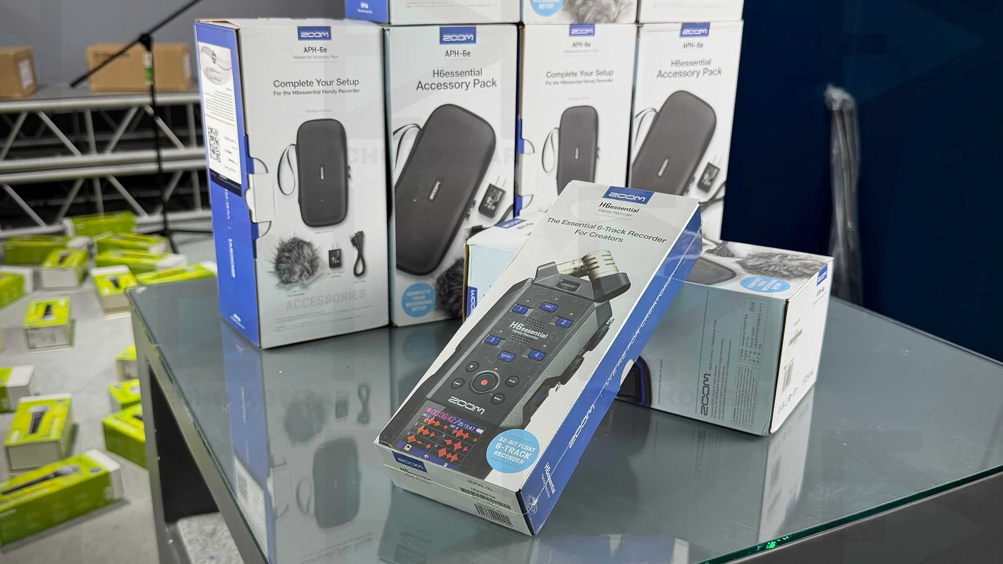 accessory-packs-and-windscreens-zoom-aph-6e